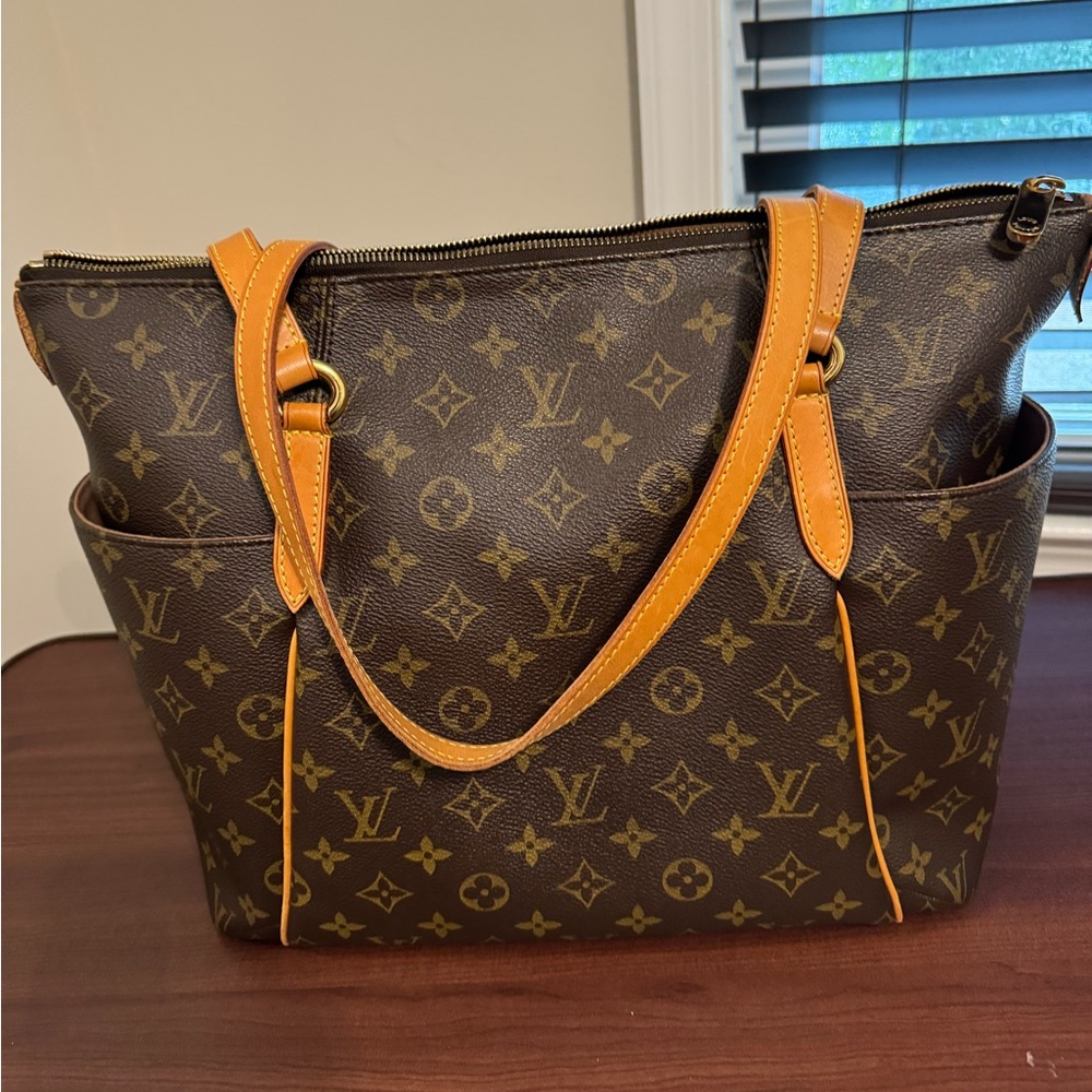 💯 authentic Louis Vuitton totally mm